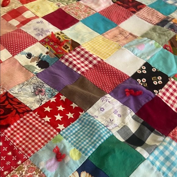 VINTAGE HANDMADE QUILT Colorful Patchwork PIECED POSTAGE STAMP/ SCRAP Memory - Picture 5 of 15